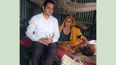 অসহায় বৃদ্ধা জয়গুনের পাশে দাঁড়ালেন প্রতিমন্ত্রী টুকু