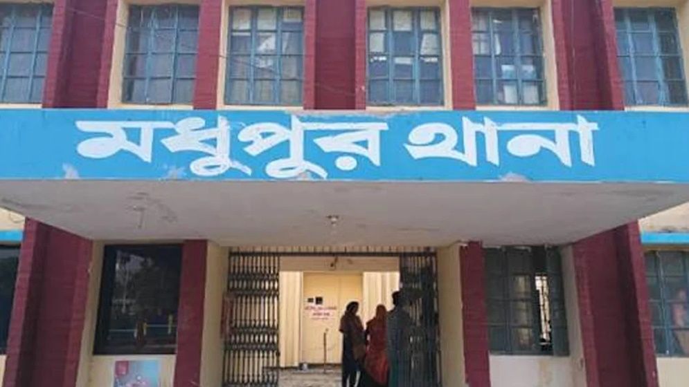 দাঁড়িয়ে থাকা ট্রাকের সঙ্গে ধাক্কা লেগে মোটরসাইকেল আরোহীর মৃত্যু