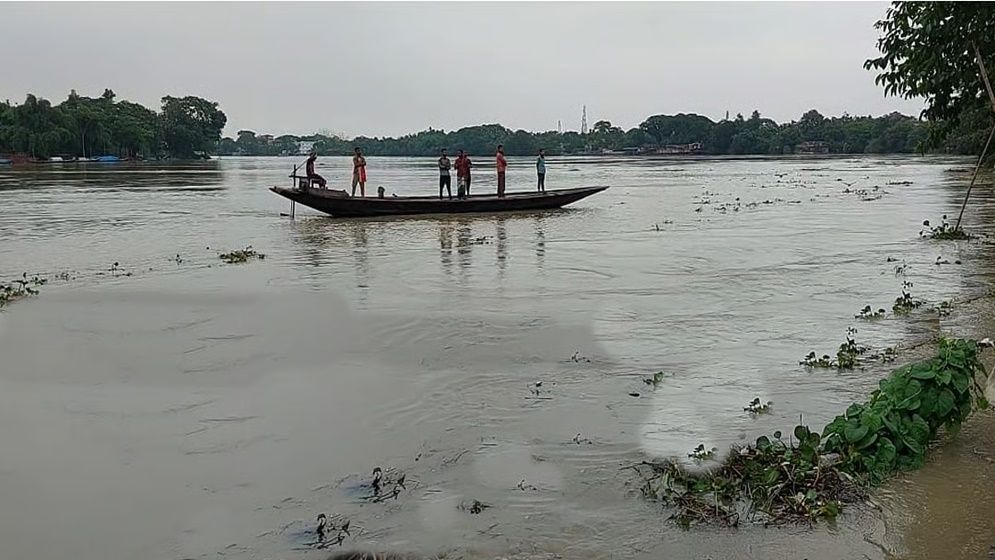 বৃষ্টি ও উজানের ঢলে দেশের বিভিন্ন এলাকায় বেড়েছে নদ-নদীর পানি