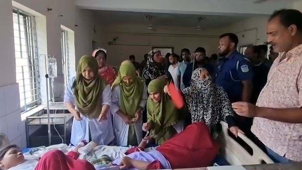 স্কুলের টিউবওয়েলের পানি পান করে ৩২ শিক্ষার্থী অসুস্থ