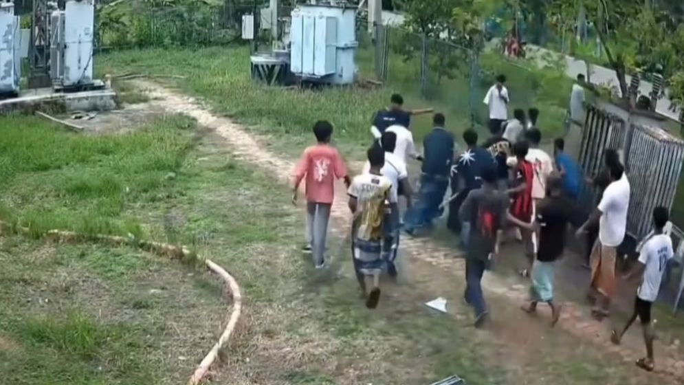 লোডশেডিং ও অতিরিক্ত বিলের ক্ষোভে সাবস্টেশনে হামলা, লাইনম্যানকে তুলে নিয়ে মারধরের অভিযোগ