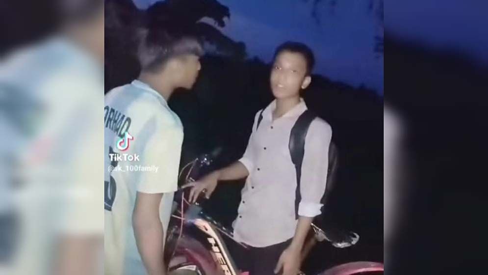 স্কুলছাত্রকে পেটানোর দৃশ্য ভিডিওতে ভাইরাল