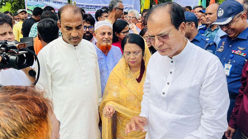 খাল পুনঃখনন প্রকল্পের বৃক্ষরোপণ কর্মসূচি উদ্বোধন করলেন ২ মন্ত্রী