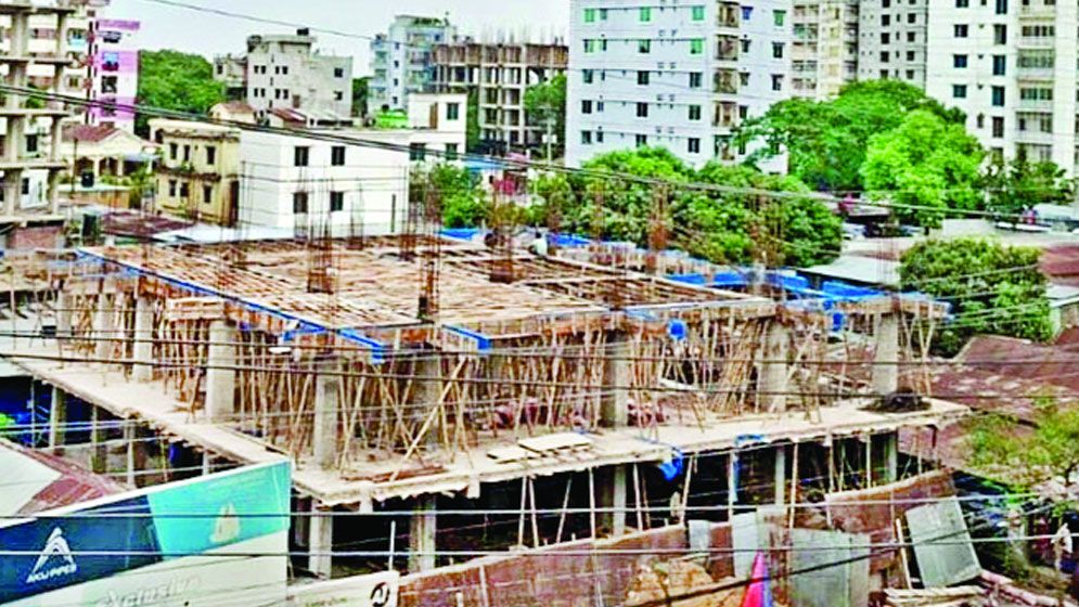 খাসজমিতে চার মাসেই উঠল বহুতল ভবন