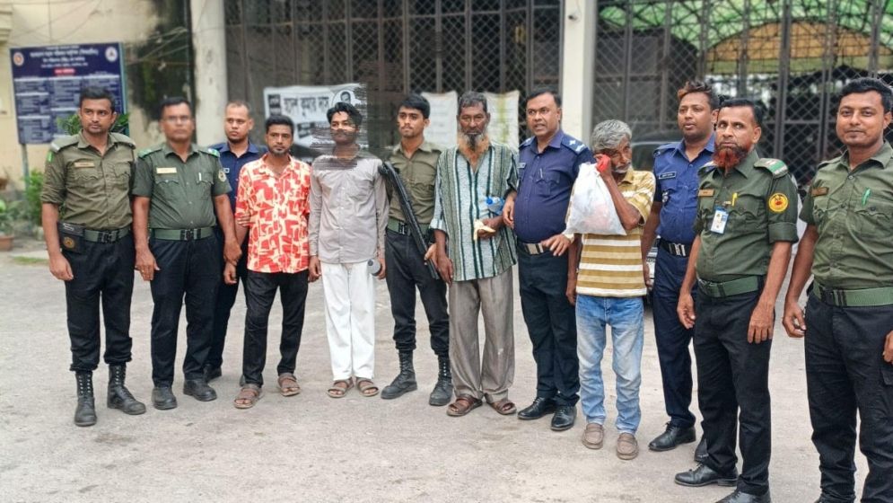 কেরানীগঞ্জ বিআরটিএ কার্যালয়ে অভিযান, ৪ দালালের কারাদণ্ড