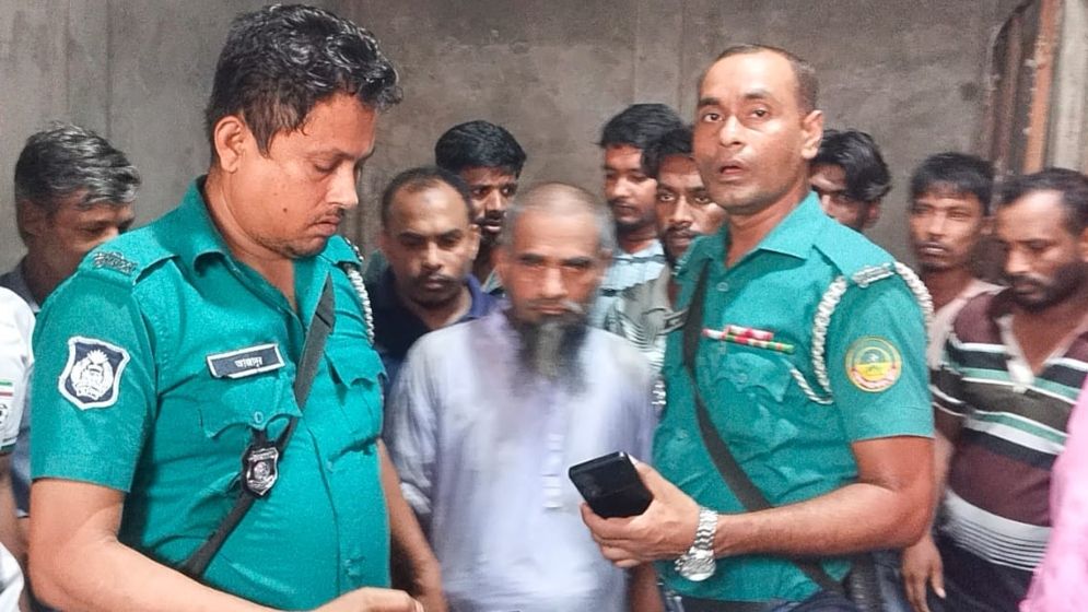ছাত্রীকে যৌন নিপীড়নের অভিযোগে শিক্ষক আটক