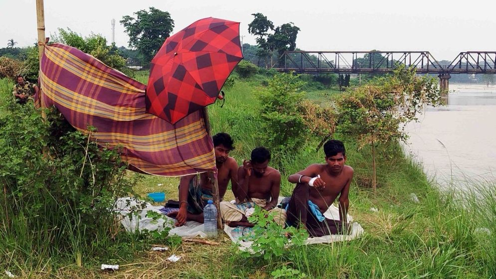রৌমারী সীমান্তে ১৩ দিন ধরে শূন্যরেখায় ৩ যুবকের মানবেতর জীবন
