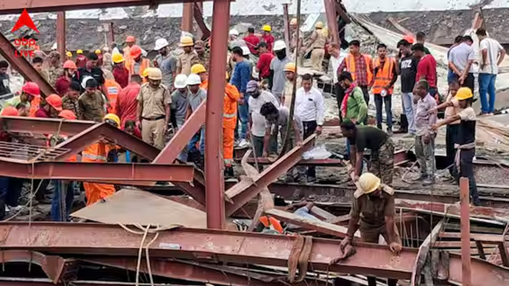 তারাতলা গুদাম ধসে মৃত বেড়ে ১৬, হাসপাতালে জীবন-মৃত্যুর লড়াই আরও ১৭ জনের