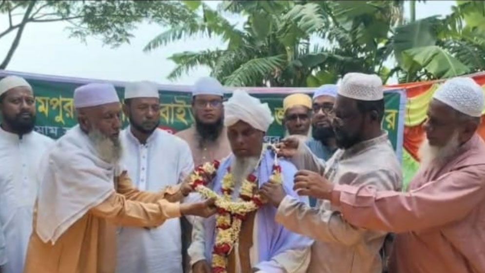 কসবায় ইমামকে রাজকীয় সংবর্ধনা ও বিদায়