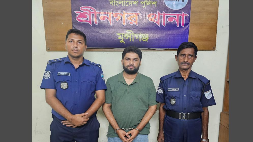 হ্যান্ডকাফসহ পালালেন আওয়ামী লীগ নেতা, অতঃপর...