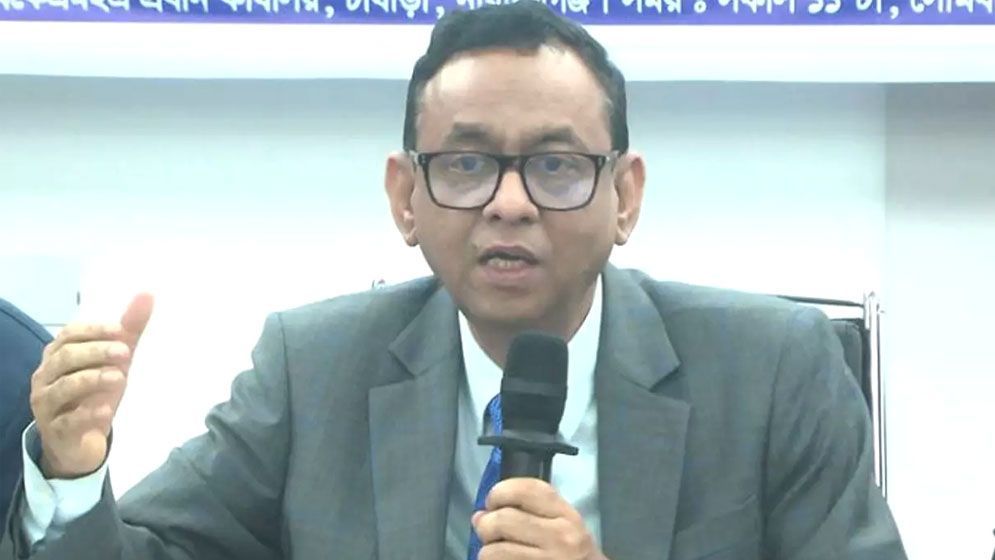 মন্ত্রী-ব্যবসায়ীর চাপে বন্ধ হয়নি খোলা তেল বিক্রি: এএইচএম সফিকুজ্জামান