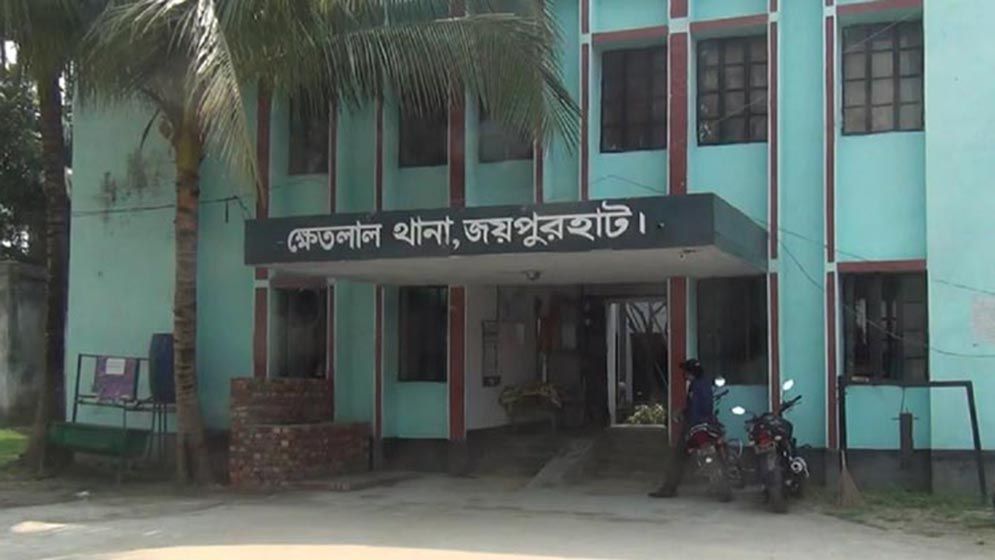 স্বামীকে ঘুমের ওষুধ খাইয়ে গৃহবধূকে ধর্ষণচেষ্টা