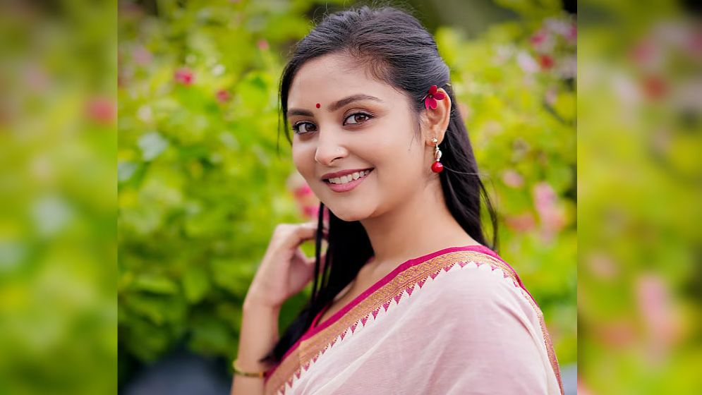 সম্পর্কে জড়ালেন নাজনীন নীহা, প্রেমিকের বিষয়ে যা জানালেন অভিনেত্রী