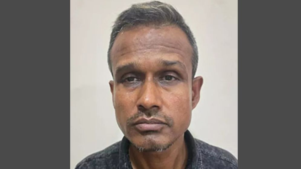 ছুরিকাঘাতে রক্তাক্ত কুকুর ড্রেনে, প্রধানমন্ত্রীর নির্দেশে ১ জন গ্রেফতার