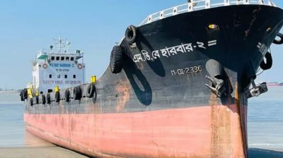কর্ণফুলীতে লাইটার জাহাজডুবি, উদ্ধার ১২