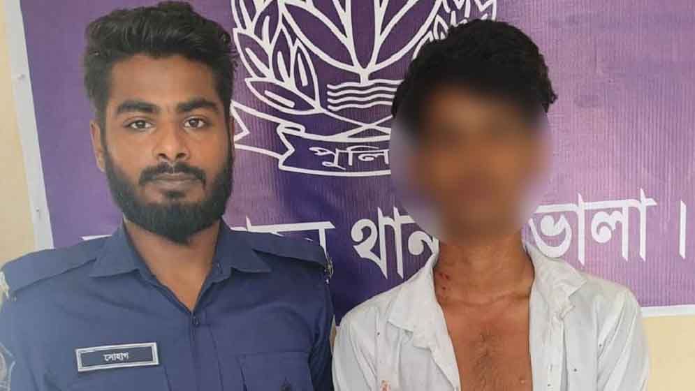 কলেজছাত্রকে খুন করে ছুরি হাতে থানায় স্কুলছাত্র