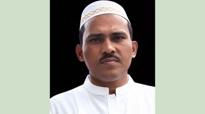 বাবার লাশ কবরে রেখে পরীক্ষার হলে পুত্র