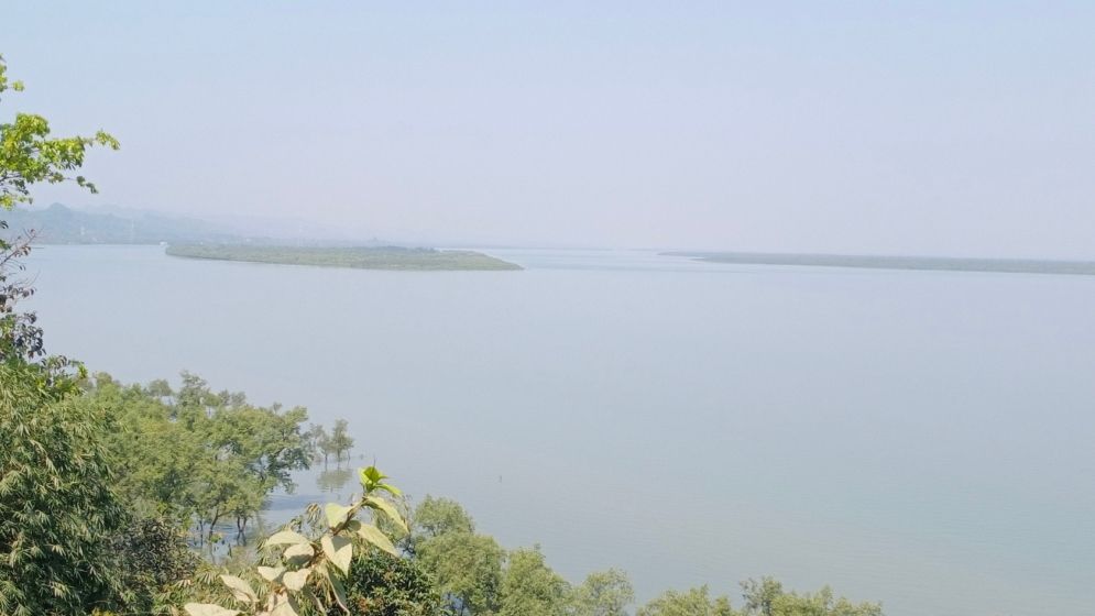 মিয়ানমারে ভয়াবহ বিস্ফোরণ, টেকনাফ সীমান্তে আতঙ্ক