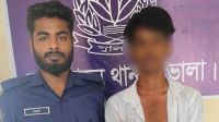 কলেজছাত্রকে খুন করে ছুরি হাতে থানায় স্কুলছাত্র