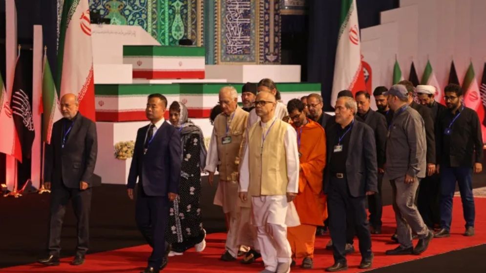 খামেনির জানাজায় অংশ নিতে তেহরানে বিশ্বনেতাদের ঢল