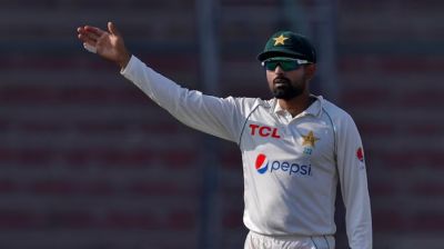 টেস্টে নেতৃত্বে ফিরলেন বাবর আজম