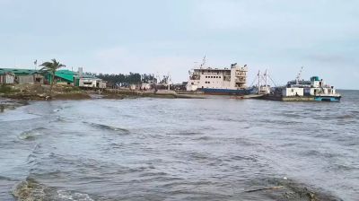 হাতিয়ার সঙ্গে সারা দেশের নৌ চলাচল বন্ধ