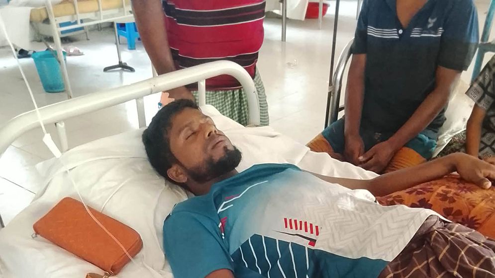 আ.লীগ নেতার মারপিটে জ্ঞান হারান জুলাই যোদ্ধা