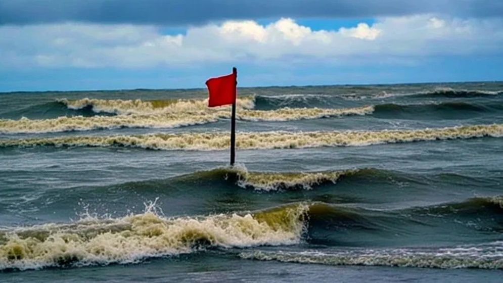 সাগরে নিম্নচাপ, বন্দরে ৩ নম্বর সতর্কসংকেত