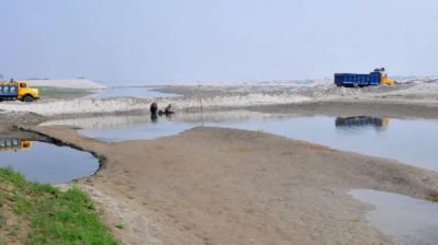 বালুর দাম দ্বিগুণ, থমকে গেছে উন্নয়ন কাজ
