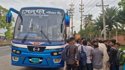 নারী শিক্ষার্থীকে চলন্ত বাস থেকে ফেলে দেওয়ার অভিযোগে ৬ বাস আটক