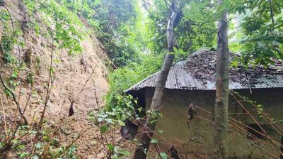 কক্সবাজারে পাহাড় ধসে শিশুর মৃত্যু