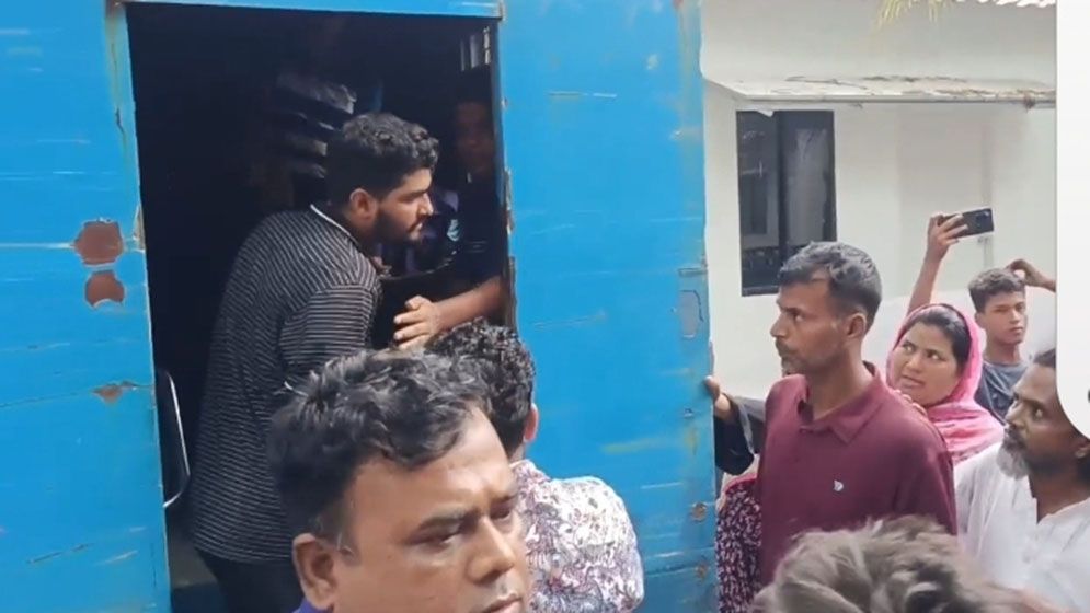 সাভারে এনসিপির সমাবেশে ককটেল হামলা, দুই যুবলীগ নেতা গ্রেফতার