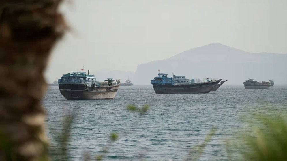 হরমুজে ইরানের ক্ষেপণাস্ত্র হামলা