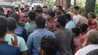 পিকআপের ধাক্কায় প্রাণ গেল মোটরসাইকেল আরোহী মা-ছেলের