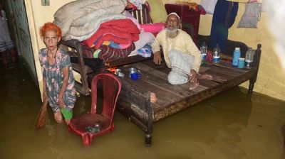 টানা বর্ষণে চট্টগ্রামে জলাবদ্ধতা, খেটেখাওয়া মানুষের কষ্ট বাড়ছে