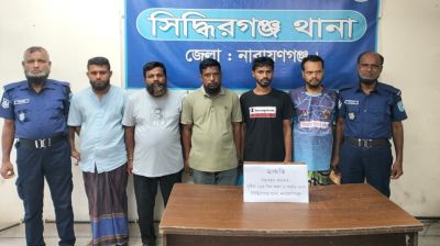 সিদ্ধিরগঞ্জে ডাকাত দলের ৫ সদস্য গ্রেফতার, ৬১৪ কম্বল উদ্ধার