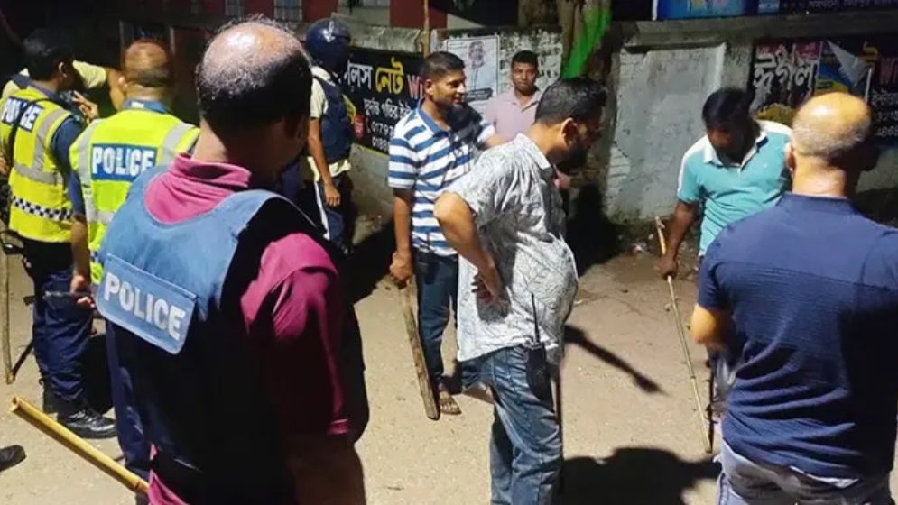 সিরাজগঞ্জে আর্জেন্টিনা-ব্রাজিল সমর্থকদের মধ্যে সংঘর্ষ, আহত ১৫