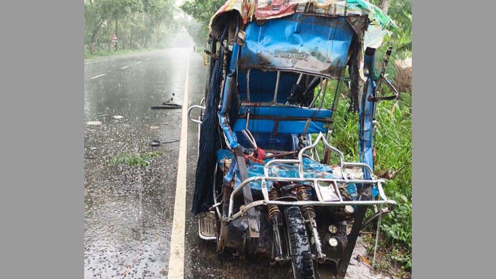 বড়াইগ্রামে ট্রাক-ইজিবাইক সংঘর্ষে নিহত ৩