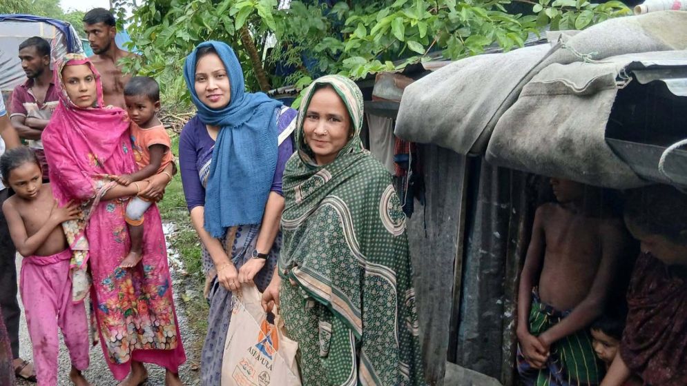 ভারী বর্ষণে চরফ্যাশনের নিম্নাঞ্চল প্লাবিত, ত্রাণ নিয়ে মাঠে ইউএনও