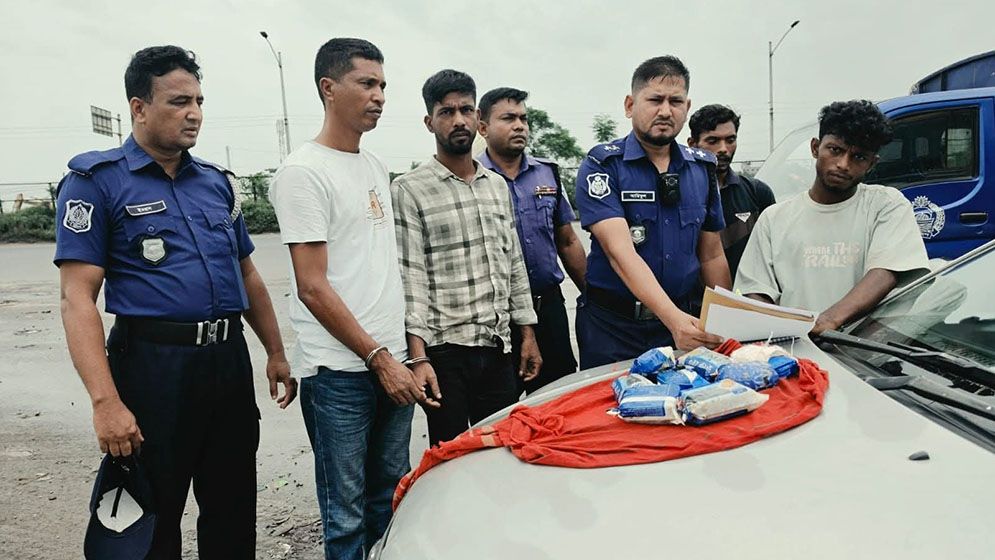 প্রাইভেটকারে ১৬ হাজার ইয়াবা, গ্রেফতার ২