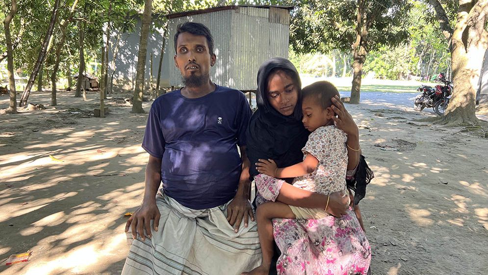 চিকিৎসার অভাবে মৃত্যুর সঙ্গে লড়ছেন মুয়াজ্জিন সিরাজুল