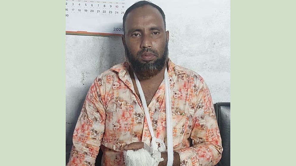 আর্জেন্টিনার খেলা নিয়ে তর্ক, লেবার সরদারকে কুপিয়ে জখম