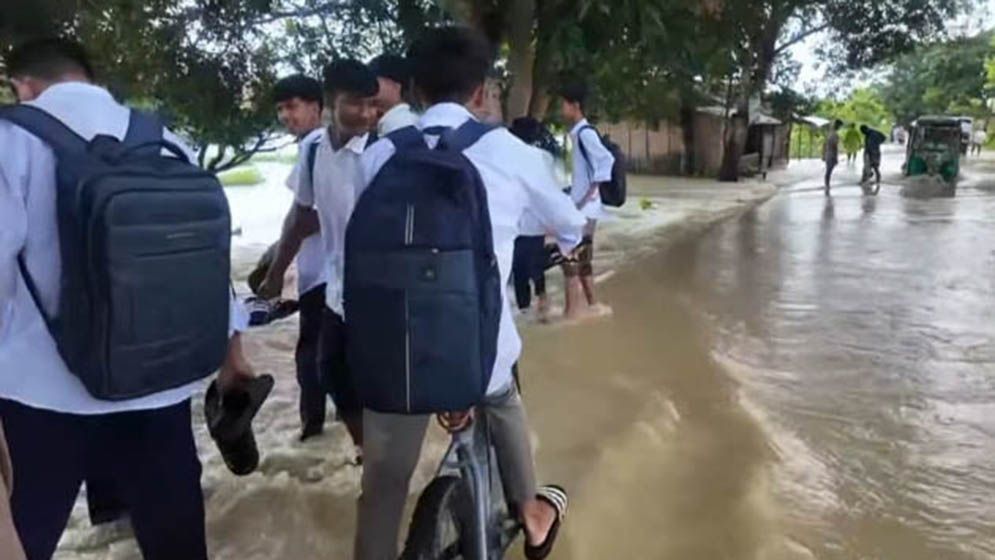 ধলাই নদীর বাঁধ ভেঙে ২৫ গ্রাম প্লাবিত