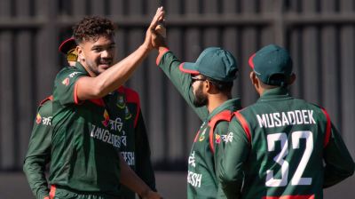 জিম্বাবুয়েকে চাপে রেখেছে টাইগার বোলাররা