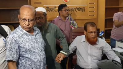জুলাই বিরোধিতার অভিযোগ, স্বাস্থ্য পরিচালককে বের করে দিয়ে কক্ষে তালা