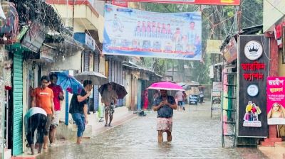 সামান্য বৃষ্টিতেই ডুবছে ফেঞ্চুগঞ্জ বাজারের সড়ক