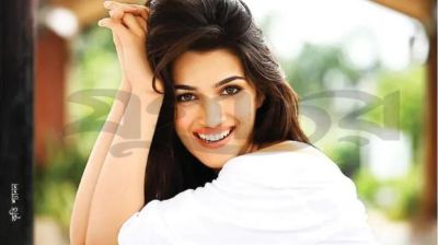 একদিকে বিষণ্ন প্রেম অন্যদিকে উচ্ছল রোমান্স