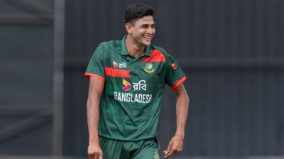 শুরুতেই তোপের মুখে জিম্বাবুয়ে