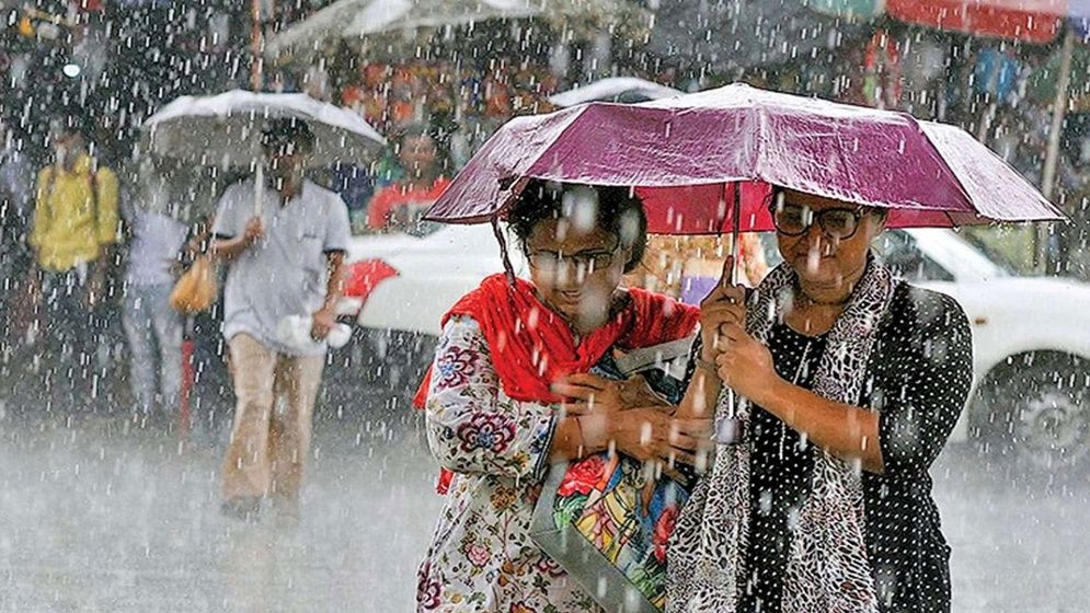 দুপুরের মধ্যে ঢাকাসহ ১৪ জেলায় ভারি বৃষ্টির আভাস