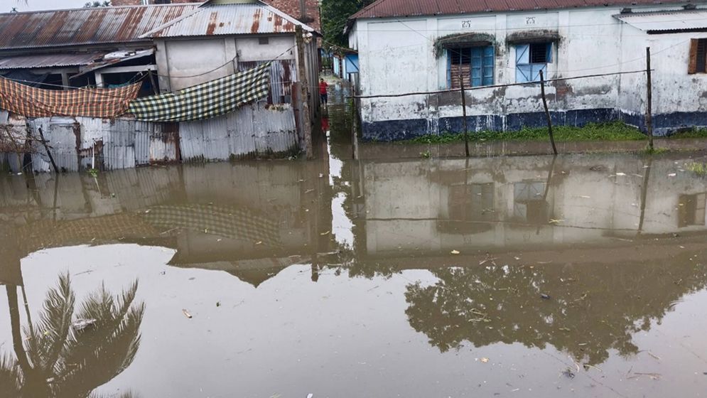 মুক্তাগাছায় জলাবদ্ধতায় জনদুর্ভোগ চরমে